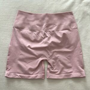 Amplify Short 4.5 | Alphalete | Blossom | Medium